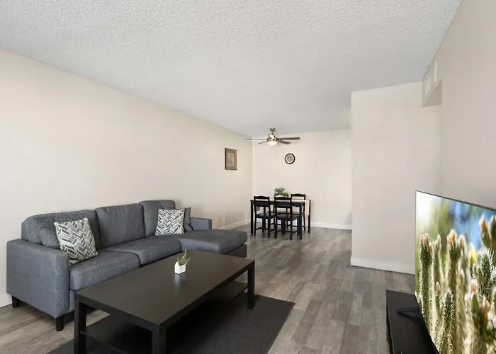 2br Cozy Near Dt With Pools & Gym