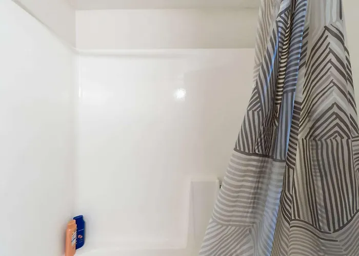 Apartment 2br Cozy Near Dt With Pools & Gym *